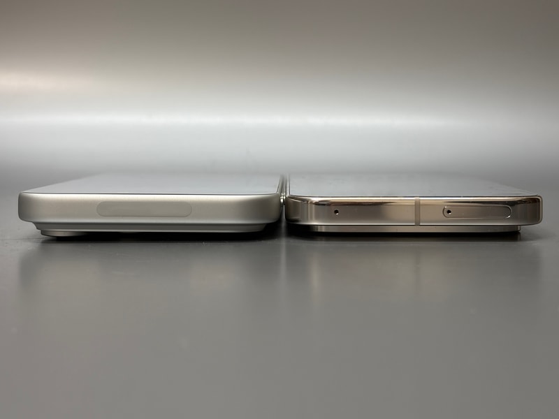 背面を下にして置くと、iPhoneはカメラレンズの突起ゆえ傾きが生じる。Pixelは完全にフラットでガタつきがない