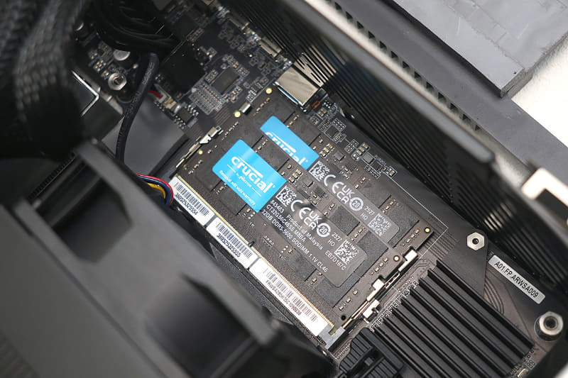 CPU側のメモリスロット。メモリが2枚しかない場合、こちらから装着する必要がある