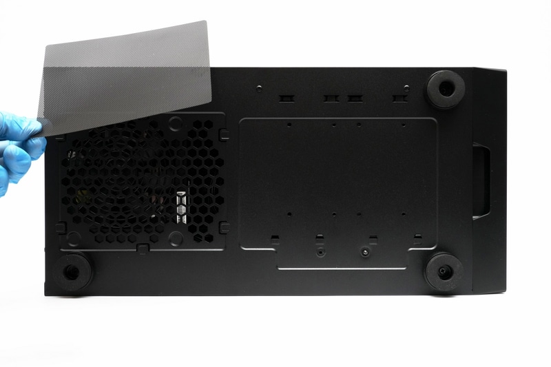 上面、底面のメッシュパネル、前面パネルは工具なしに簡単に取り外し可能。手軽にたまったチリやホコリを除去し、新品同様のエアフローを確保できる