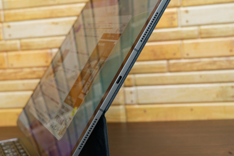 インターフェイスはType-C形状のポートが1つのみ