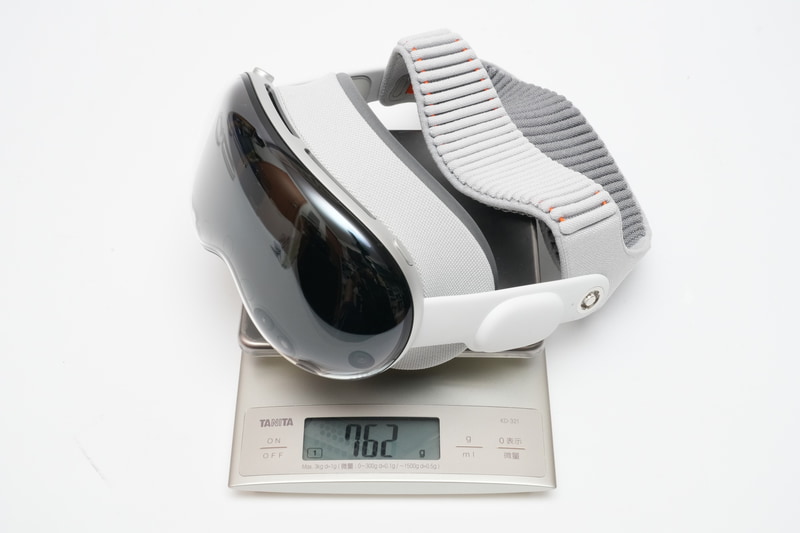 Apple Vision Pro(ライトシーリング、ライトシーリングクッション、デュアルニットバンドを含む)の重量は実測762g、Apple Vision Proバッテリーの重量は355g