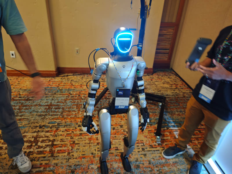 Core Ultraを搭載したロボット