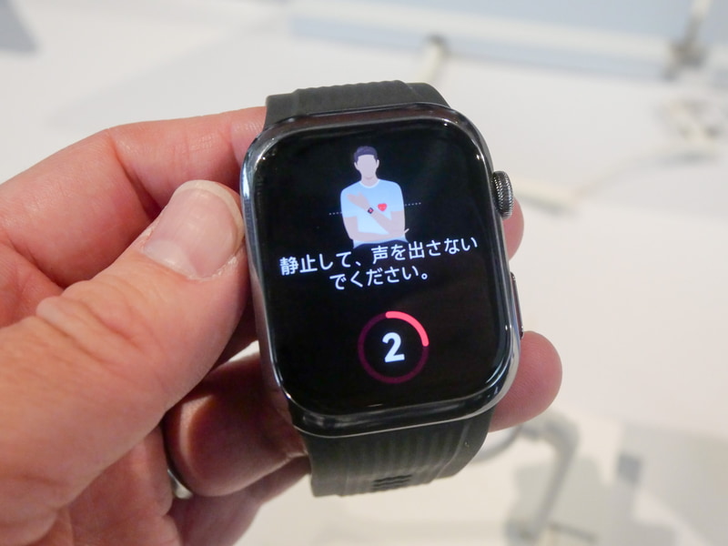 「HUAWEI WATCH D2」のようにカフを搭載し、直接血圧を測定できるスマートウォッチも存在する