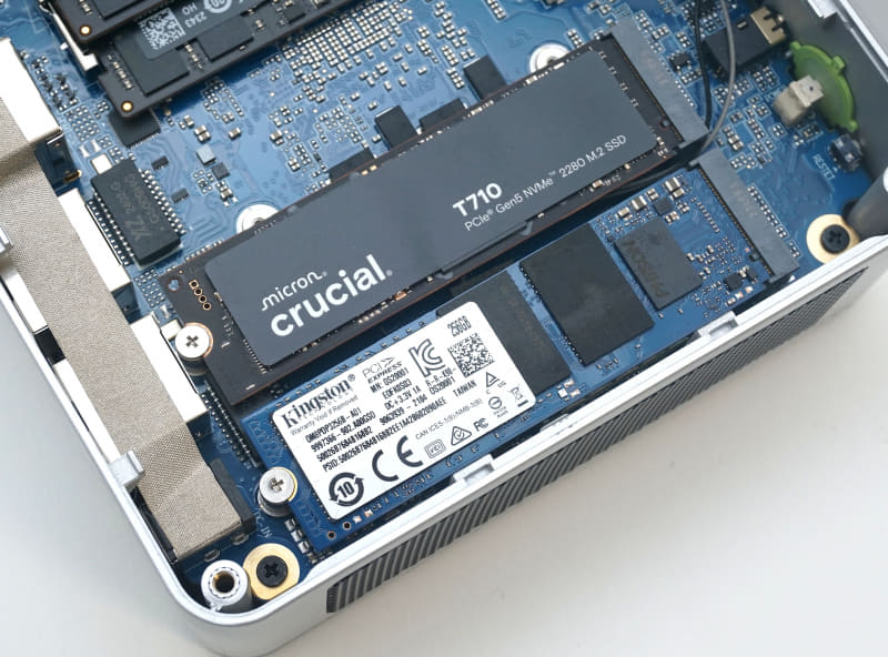 換装用のM.2 SSDを空いているM.2スロットに挿す