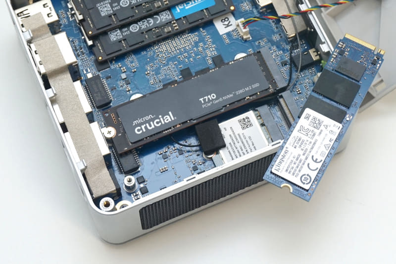 天板パネルを外して、今まで使ってきた256GBのM.2 SSDを外す