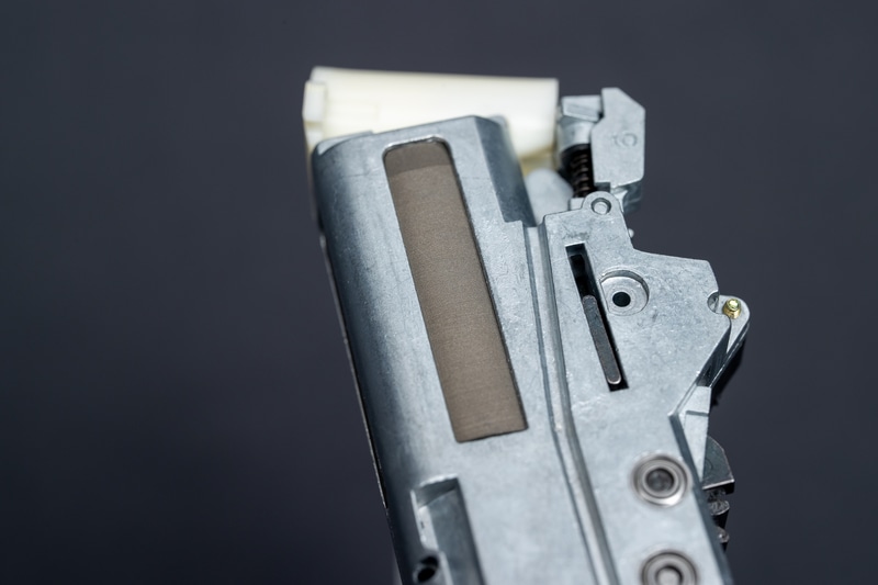 メカボックスから見えているのが「アクセレートシリンダー改」。この中に「高効率ピストンヘッド」「アクセレートOリング」が組み込まれている