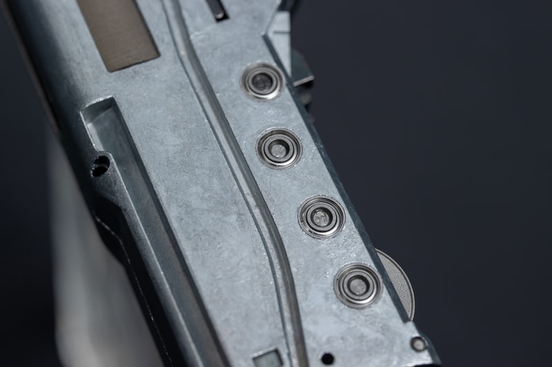 単に高精度ボールベアリングを組み込むだけでなく、個体ごとに「シム調整」を実施。工業製品には必ず誤差が生じるので、手を抜けない大事な作業だ