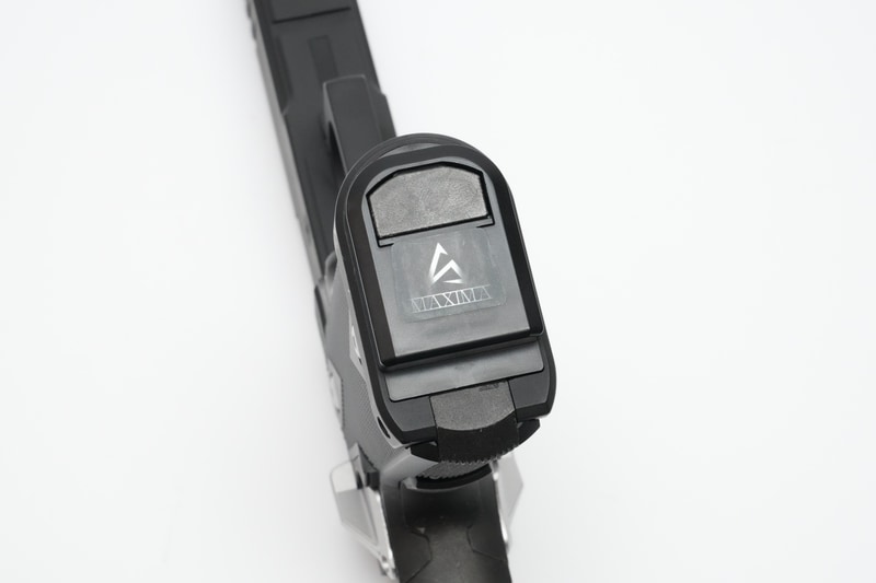 ノーマルと違うのは底面に貼られた「MAXIMA」のシールだけ