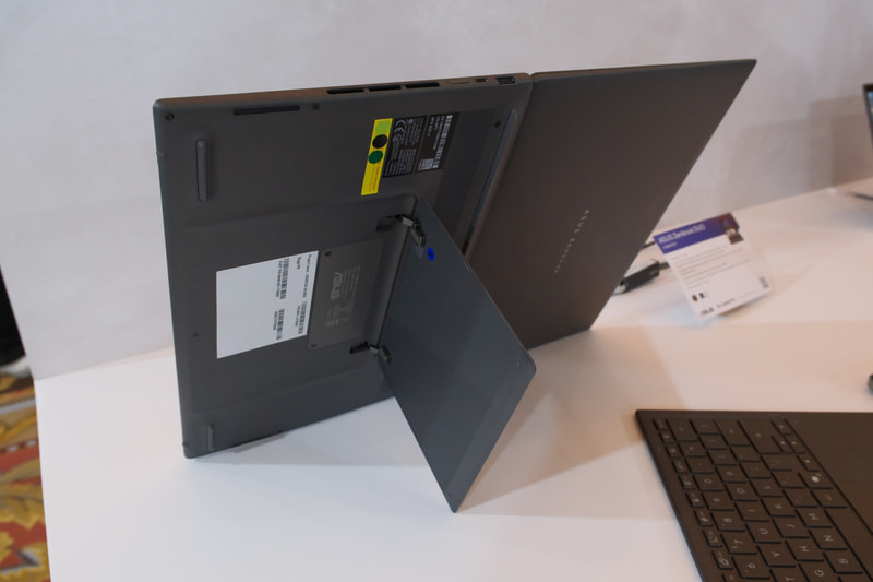 スタンド部分もすっきりしたデザインに