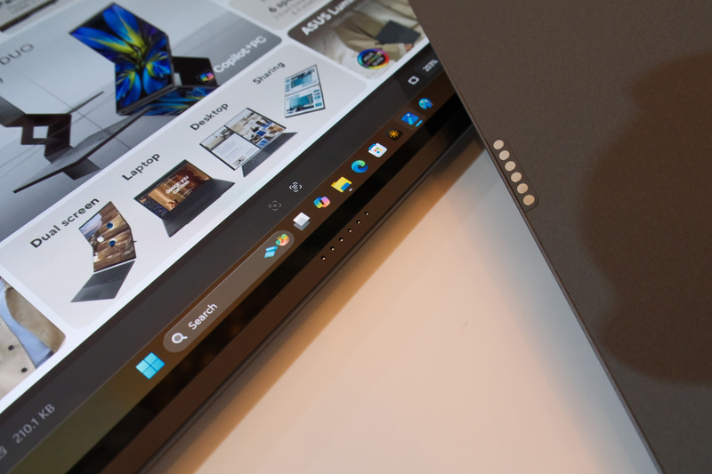 キーボードと本体をつなぐポゴピン