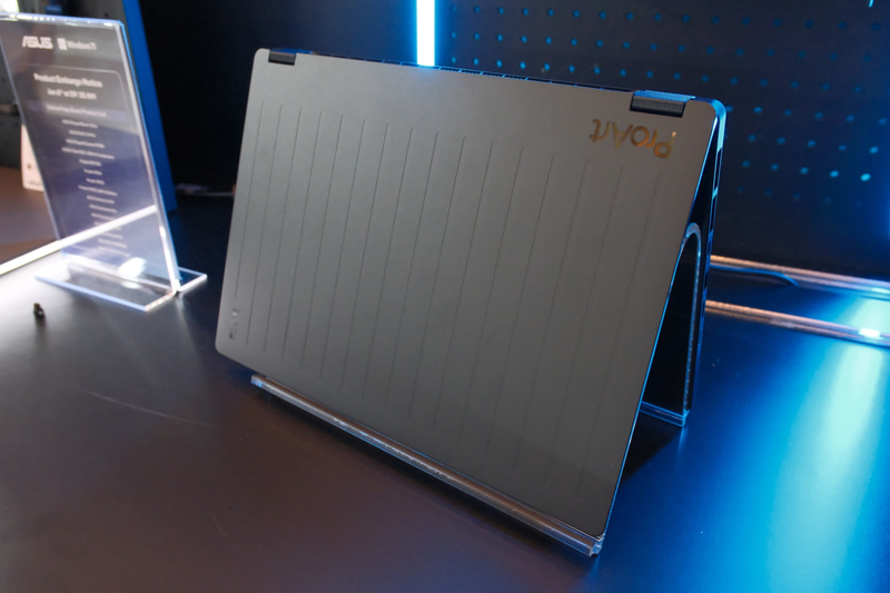 天板やキーボードも特別仕様