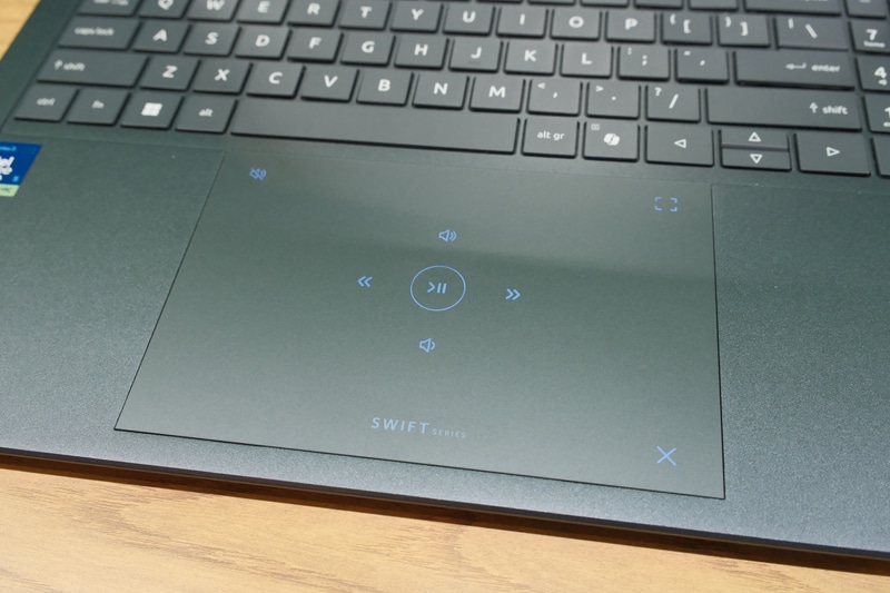 メディアコントロールの機能も持つタッチパッド(Swift Edge 16 AIのみ)