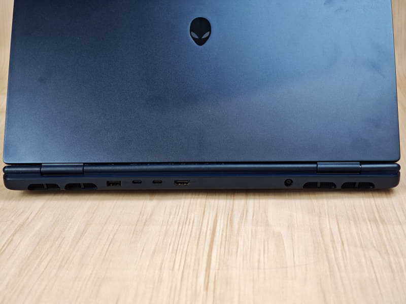 背面にはおなじみのロゴが