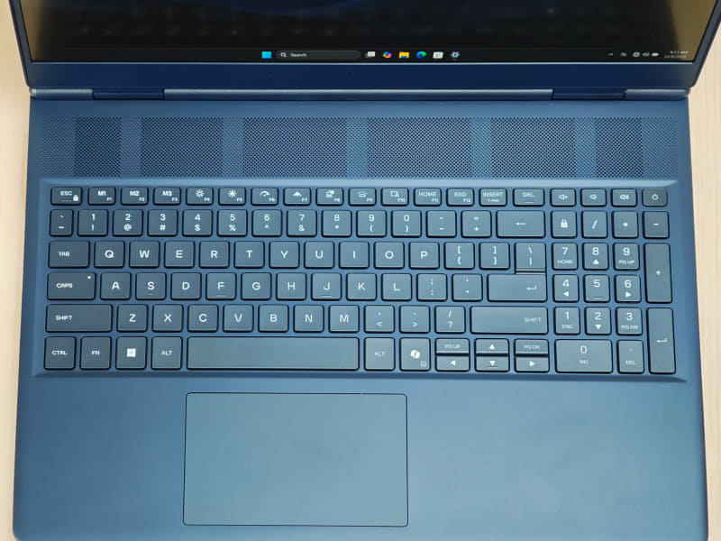 キーボードとタッチパッド