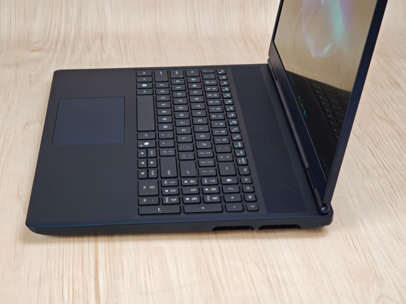 右側面とヒンジ構造