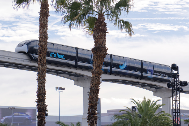 ラスベガスの街を走る「Las Vegas Monorail」では、Core Ultraシリーズ3のラッピング車両も走っていた