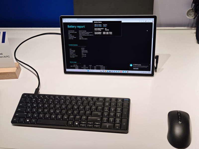 バッテリは32Whの容量、移動の時だけモダンスタンバイを維持するためと考えれば十分過ぎる容量