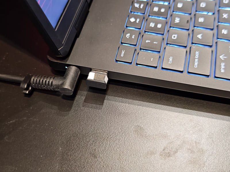 HyperX OMEN 15の左右側面