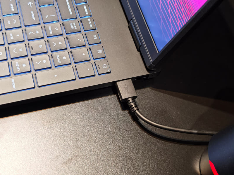 HyperX OMEN 15の左右側面