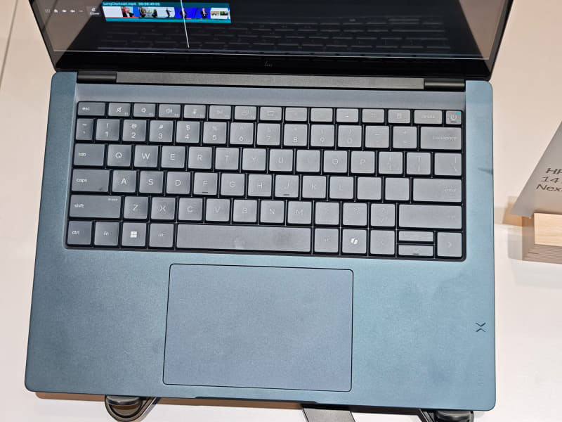 HP OmniBook X 14のキーボードとタッチパッド