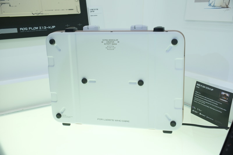 専用ケースなども付属する