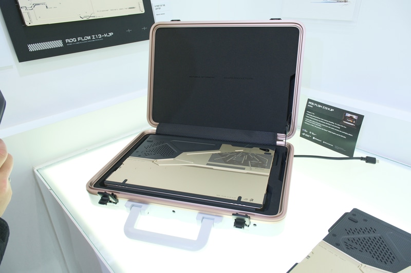 専用ケースなども付属する