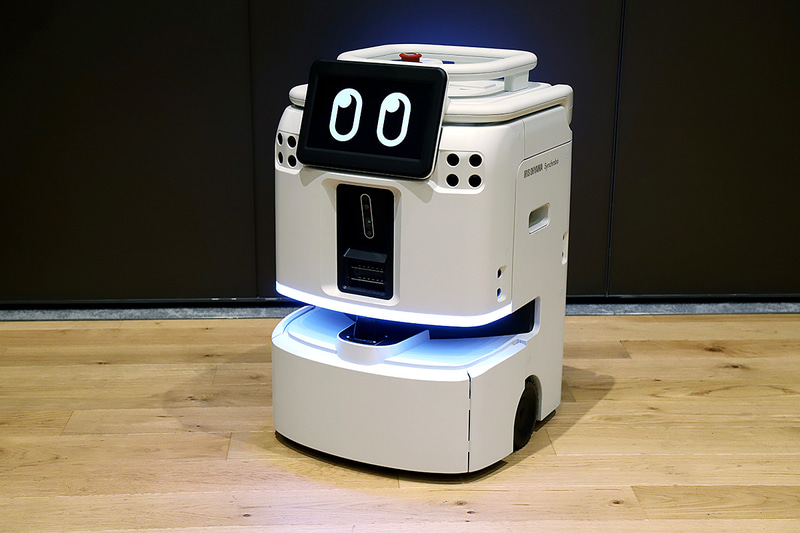 アイリスオーヤマが2026年半ばに発売予定の法人向け清掃ロボット「JILBY(ジルビー)」
