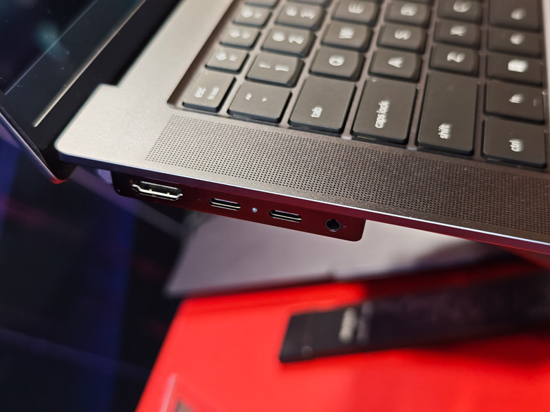 本体の左側側面