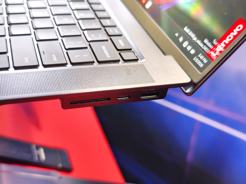 本体の右側側面