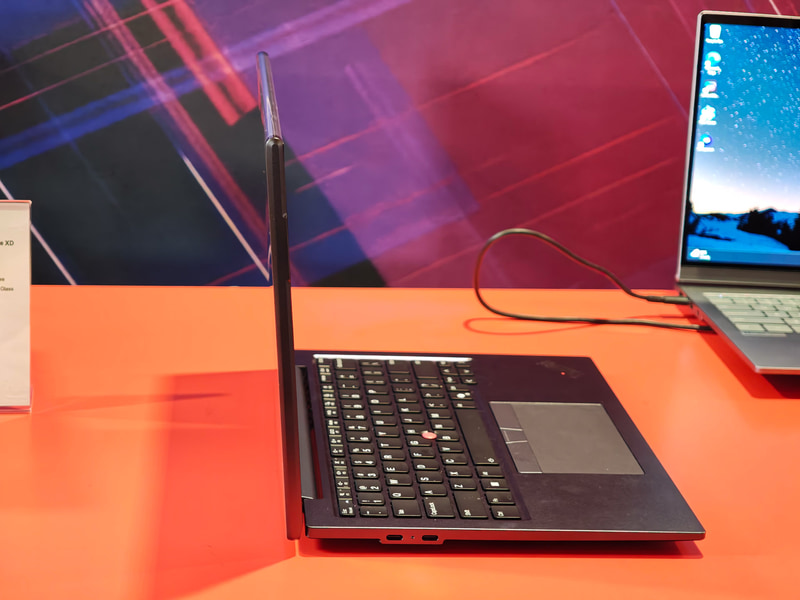 OLEDディスプレイが伸縮する仕組みになっている