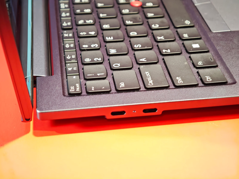 本体の左右ポート