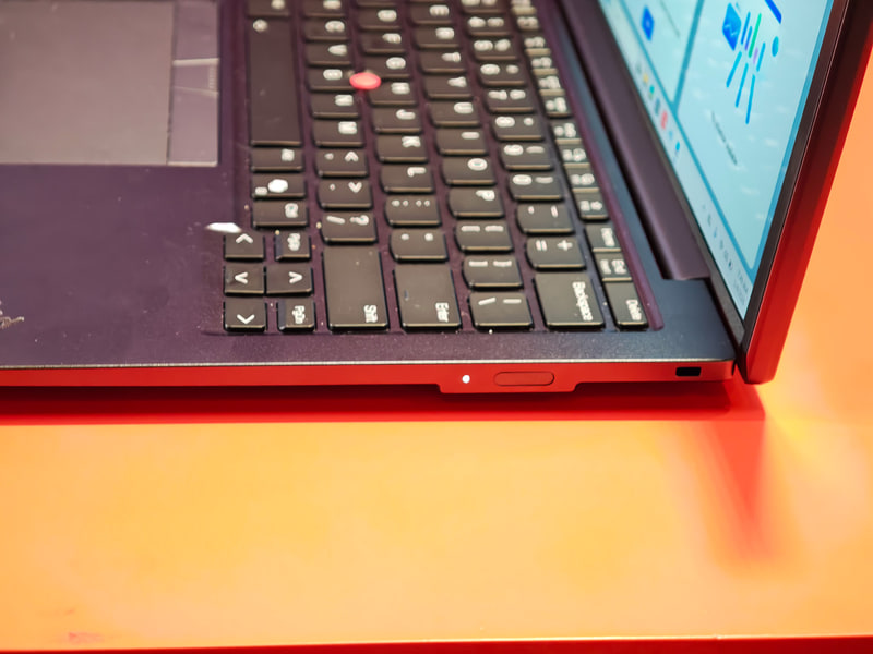 本体の左右ポート