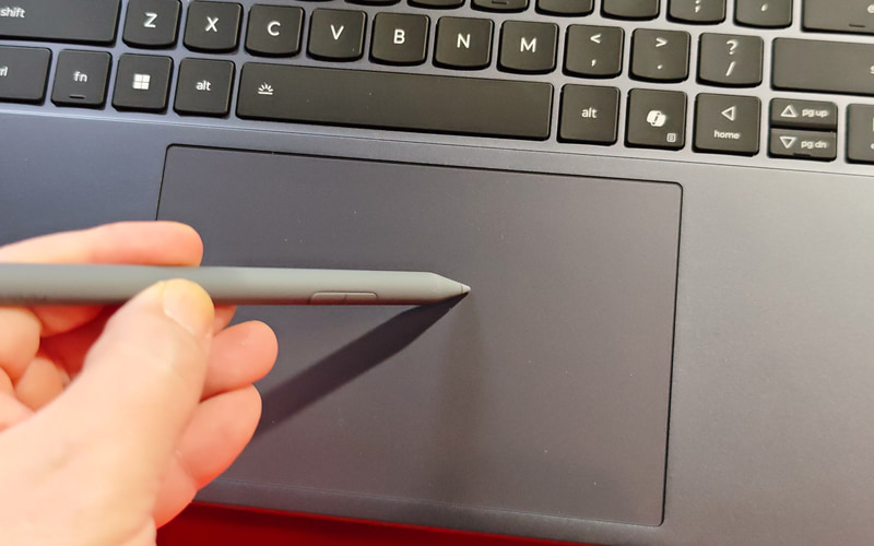 タッチパッドをペンで操作することができるThe Yoga Pro 9i Aura Edition(16”, 11)