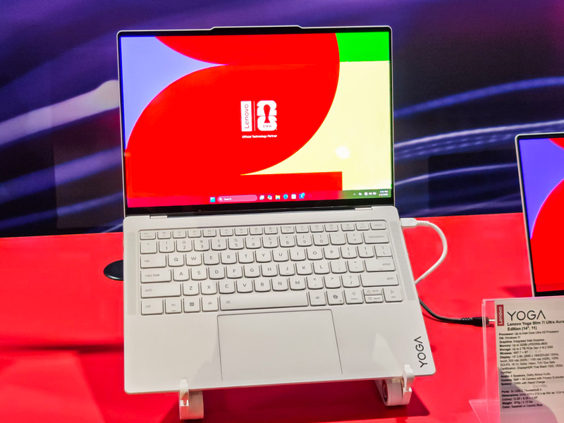 Lenovo Yoga Slim 7i Ultra Aura Edition (14", 11)