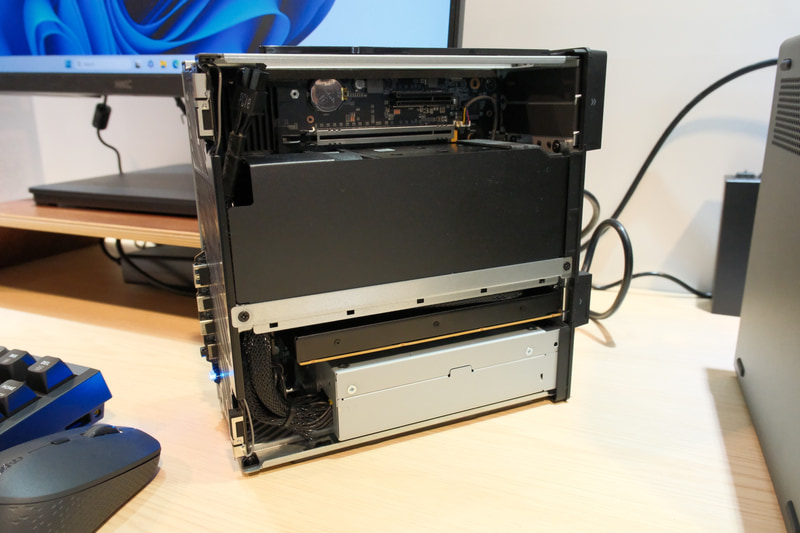 上方に2スロット厚のビデオカードが収まる