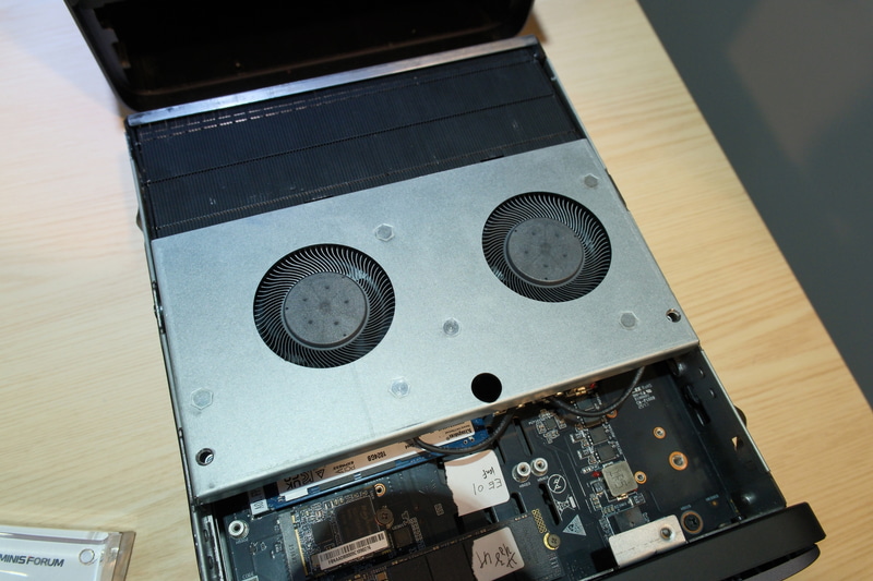 CPU冷却用のファンが2基に増加