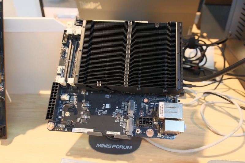 BD895i SE。Ryzen 9 8945HX搭載のMini-ITXマザーボード