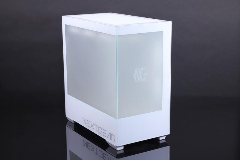 ピラーレス構造のミニタワーケース「NEXTGEAR クリアシフトケース」を採用したNEXTGEAR EG-A7G60