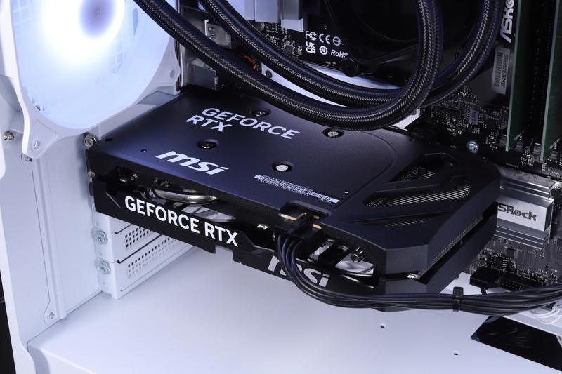 GeForce RTX 5060を搭載するビデオカード