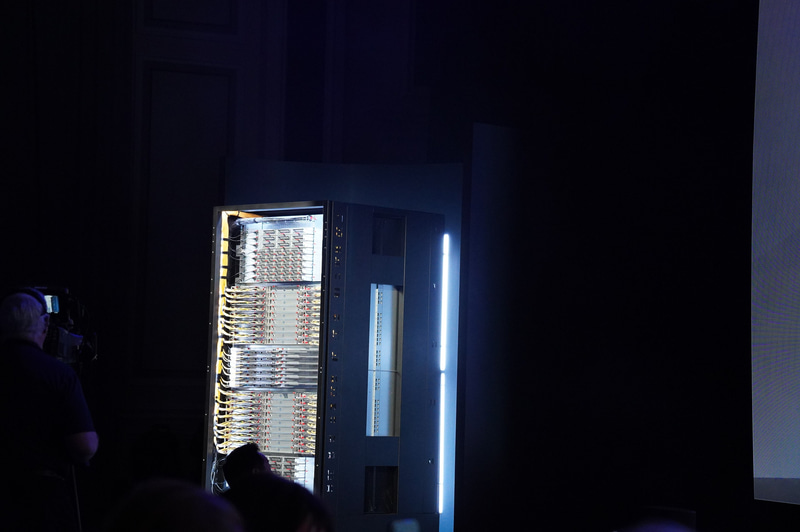 Heliosのラックとサーバー機器