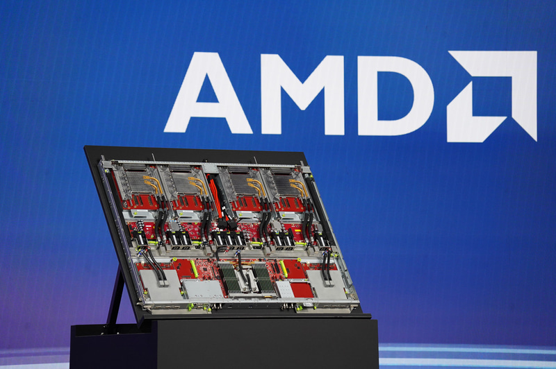 Heliosのラックとサーバー機器