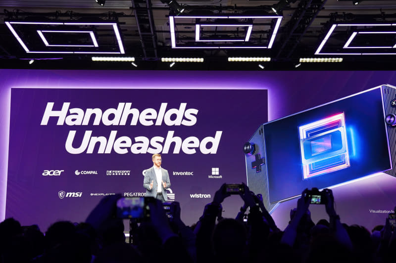 ハンドヘルドゲーミングデバイス向けの製品も