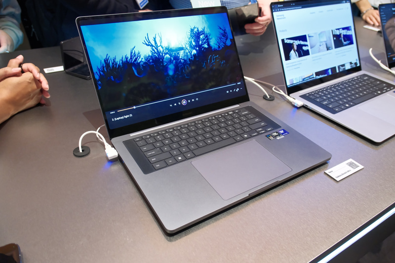 Galaxy Book6 Ultra(16型)。最大でCore Ultra X9、64GBメモリ、2TB SSD、GeForce RTX 5070などを搭載可能
