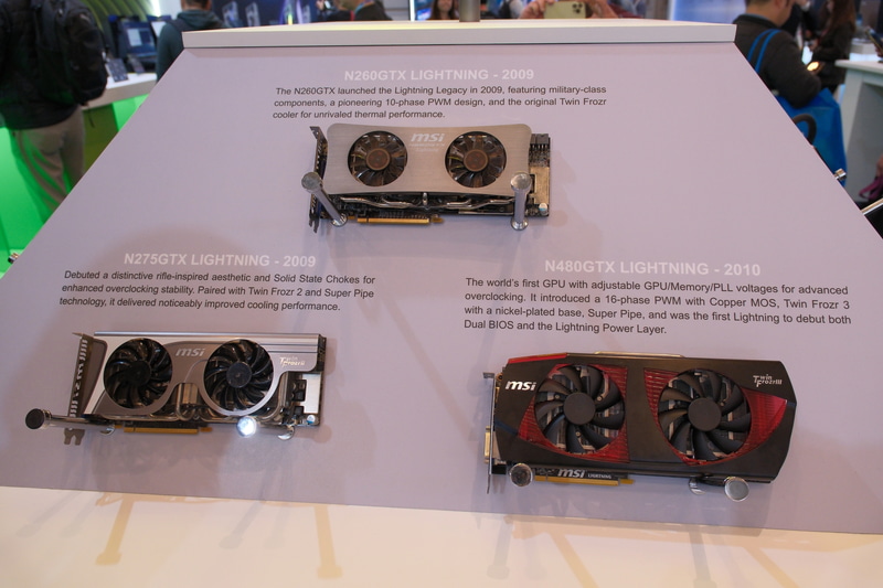 歴代のLIGHTNINGシリーズビデオカードも並ぶ