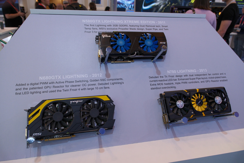 歴代のLIGHTNINGシリーズビデオカードも並ぶ