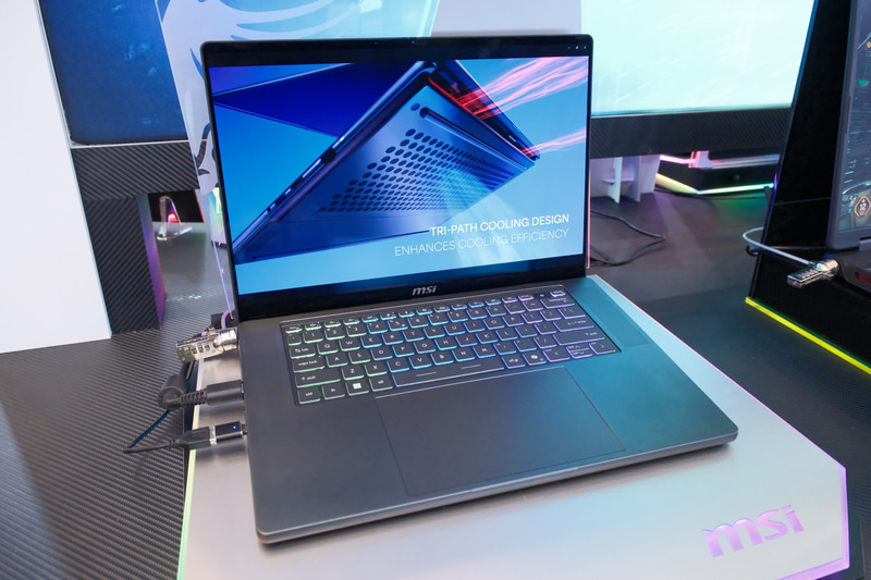 Stealth 16 AI+ B3W(Core Ultraシリーズ3搭載)