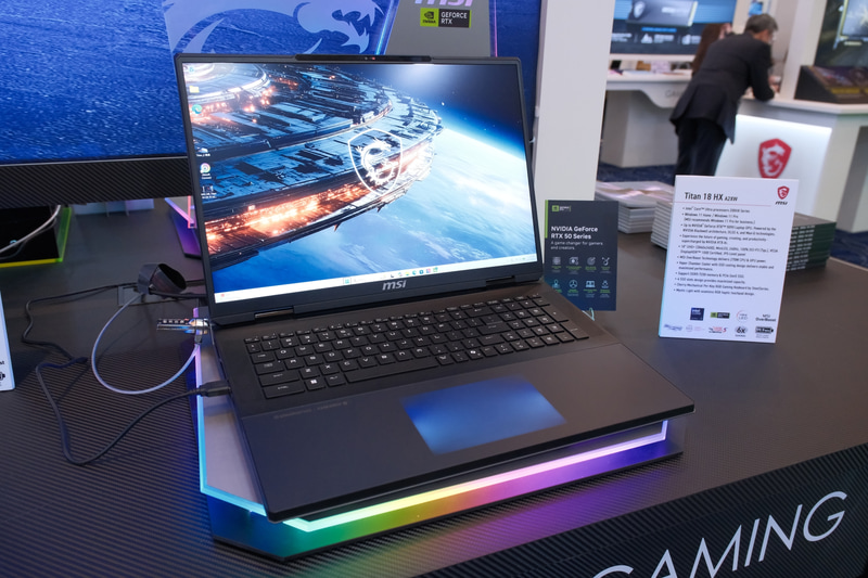 Titan 18 HX A2XW(Core Ultraシリーズ2搭載)