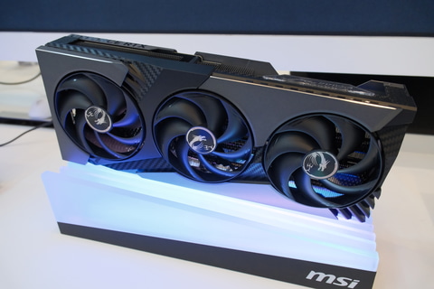 MSI、消費電力1,000Wの「GeForce RTX 5090 32G LIGHTNING Z」 - PC Watch