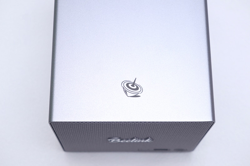 上部にBeelinkのロゴが入っている