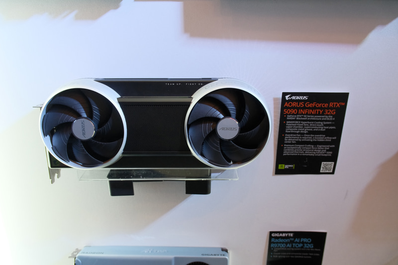 AORUS GeForce RTX 5090 INFINITY